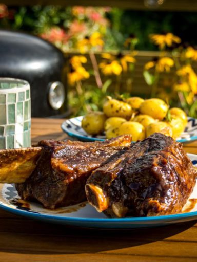 STICKY STEAK AND ALE BBQ RIBS